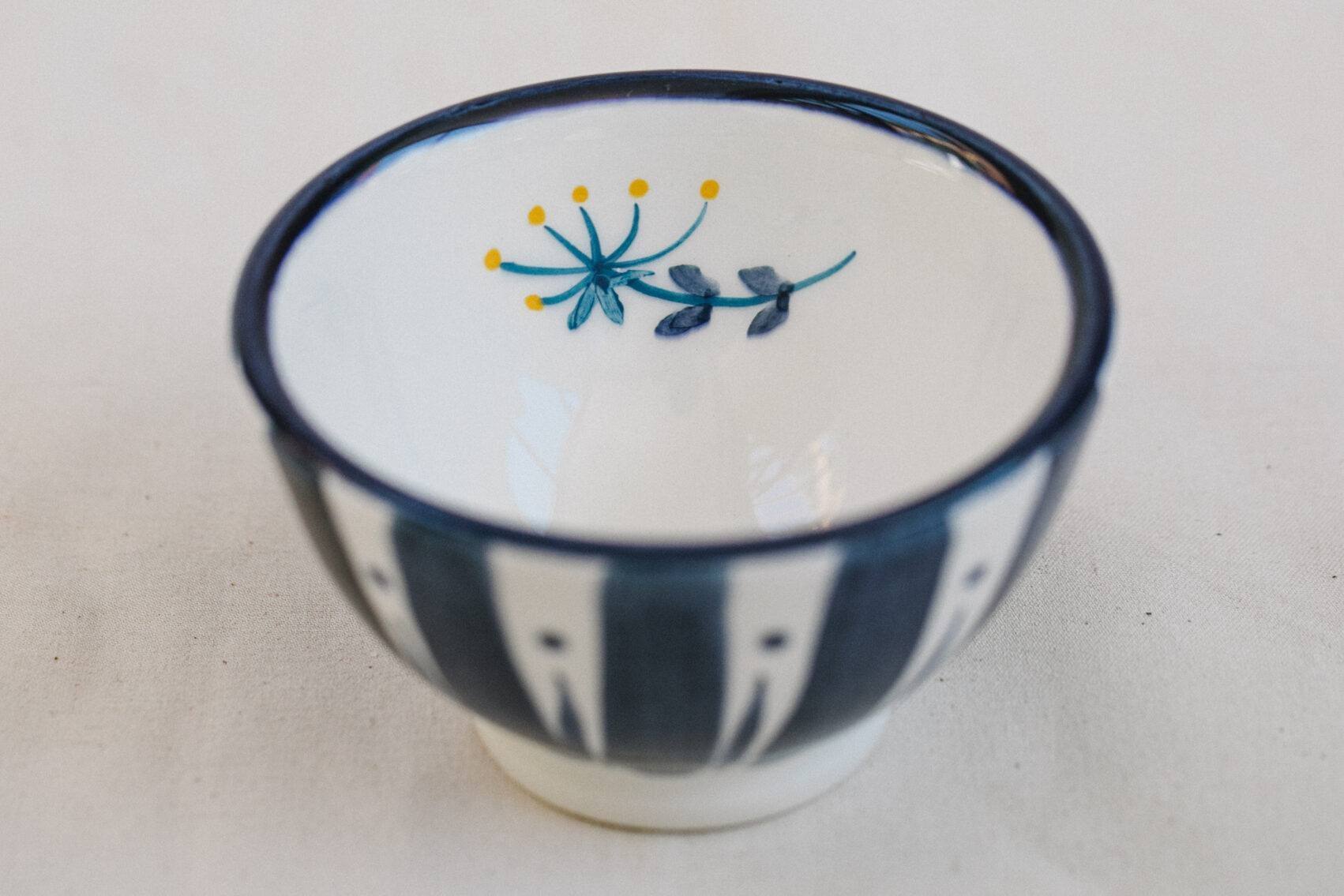 Fabiana Kocubey Lifestyle Photography Tigela Chitas azul marinho - Image 1
