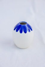 Pequena jarra azul